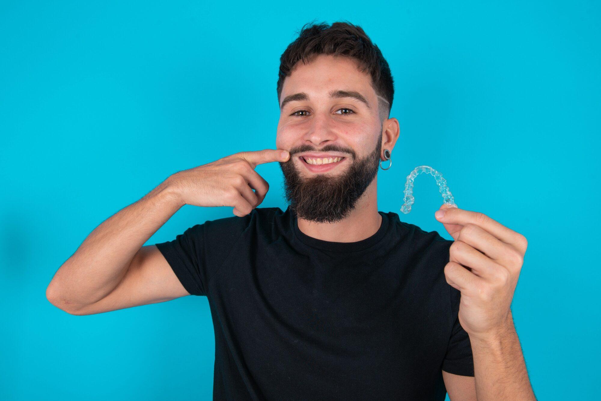 Patient mit transparenter Alignerschiene